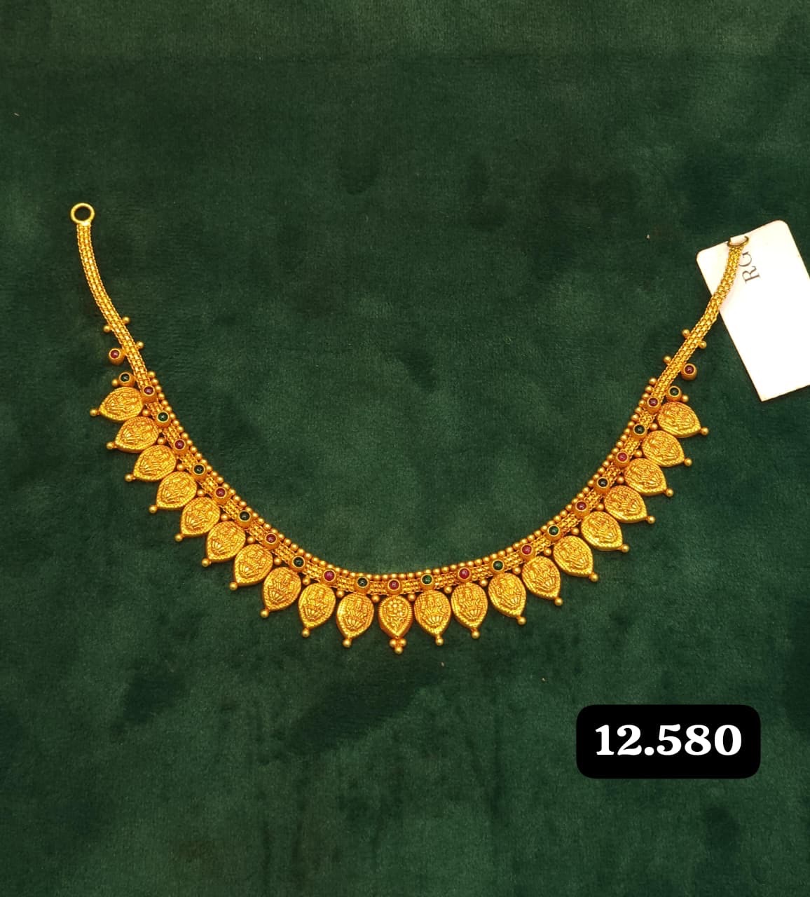 Traditional Neklace view 3