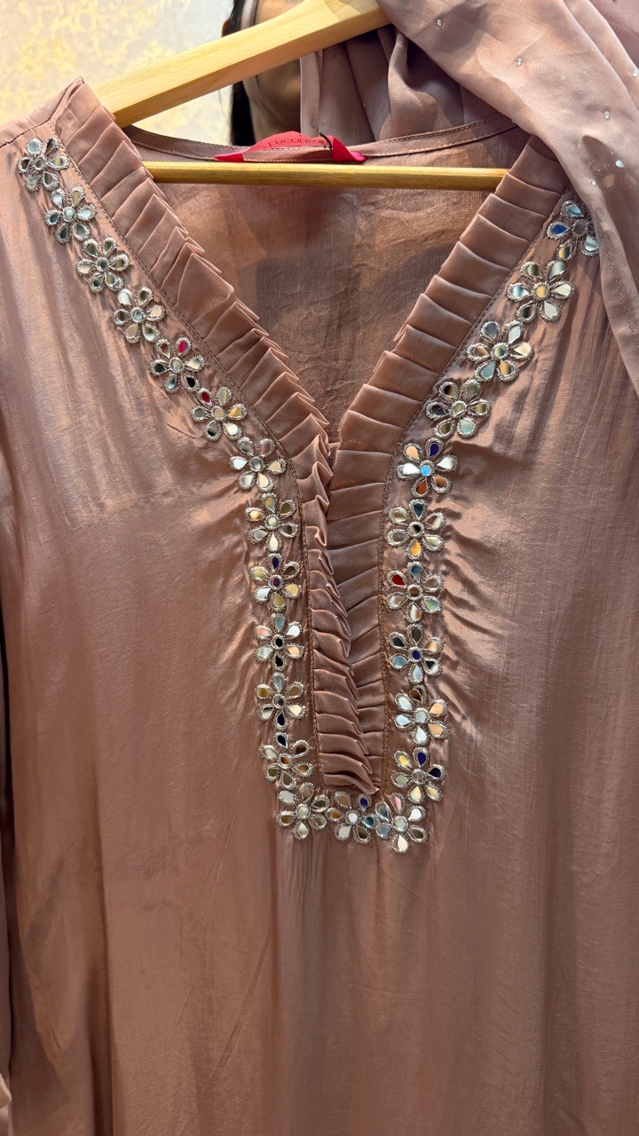 Elegant Pant Suit Set In Crape view 2