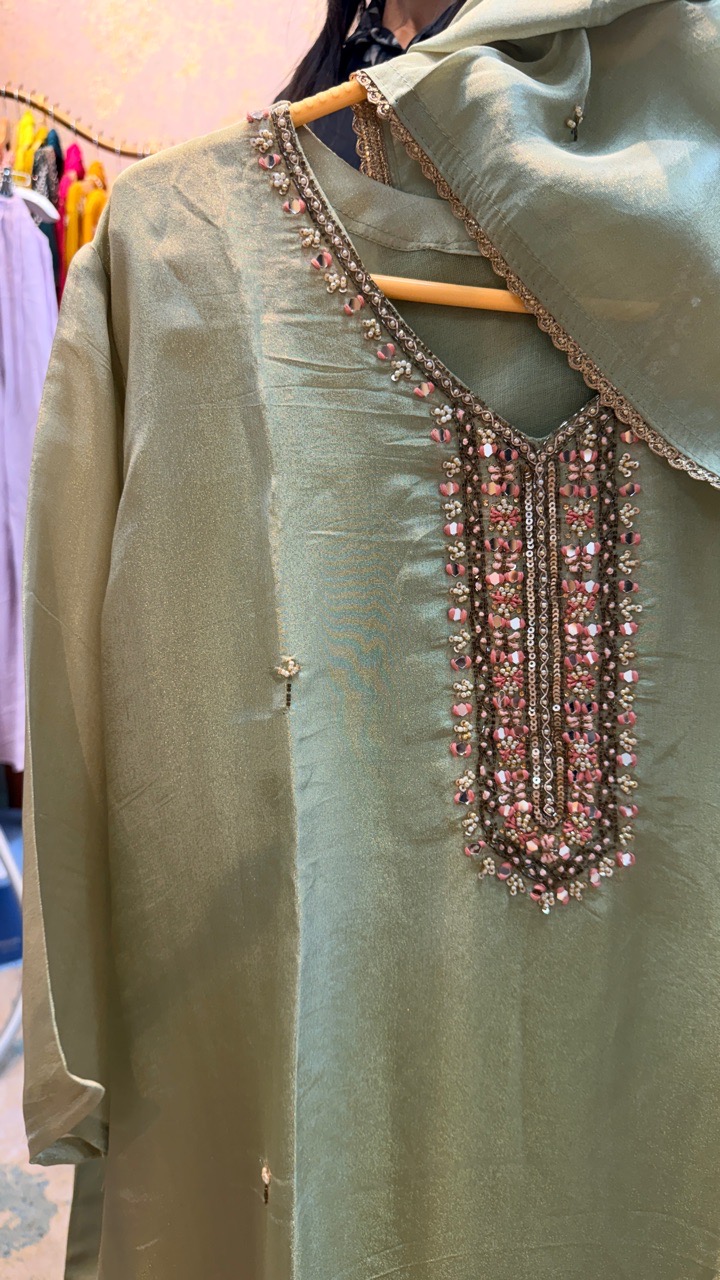 Chic Green Kurta Set view 3