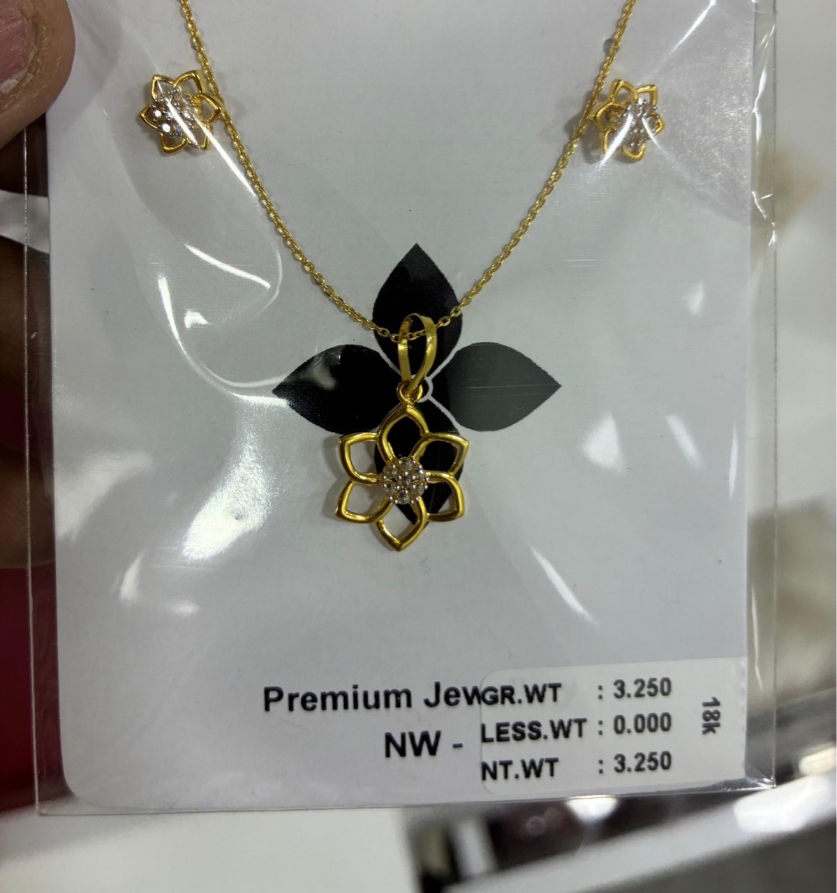 Premium Flower Pendant Necklace view 5