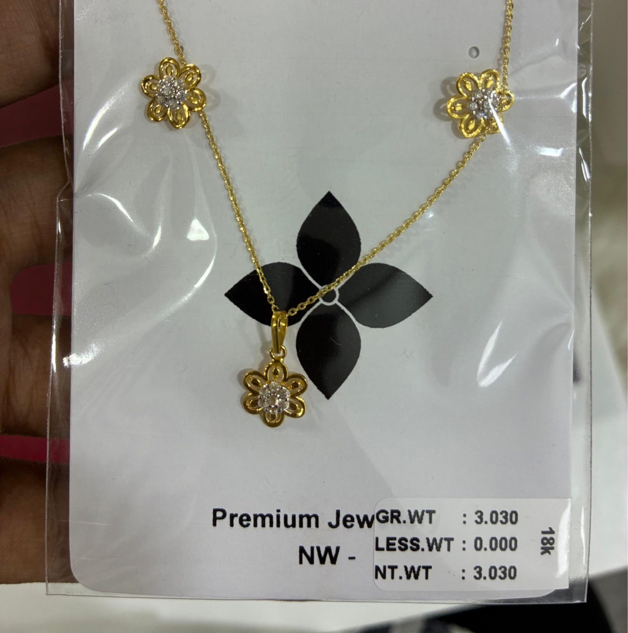 Premium Flower Pendant Necklace view 8