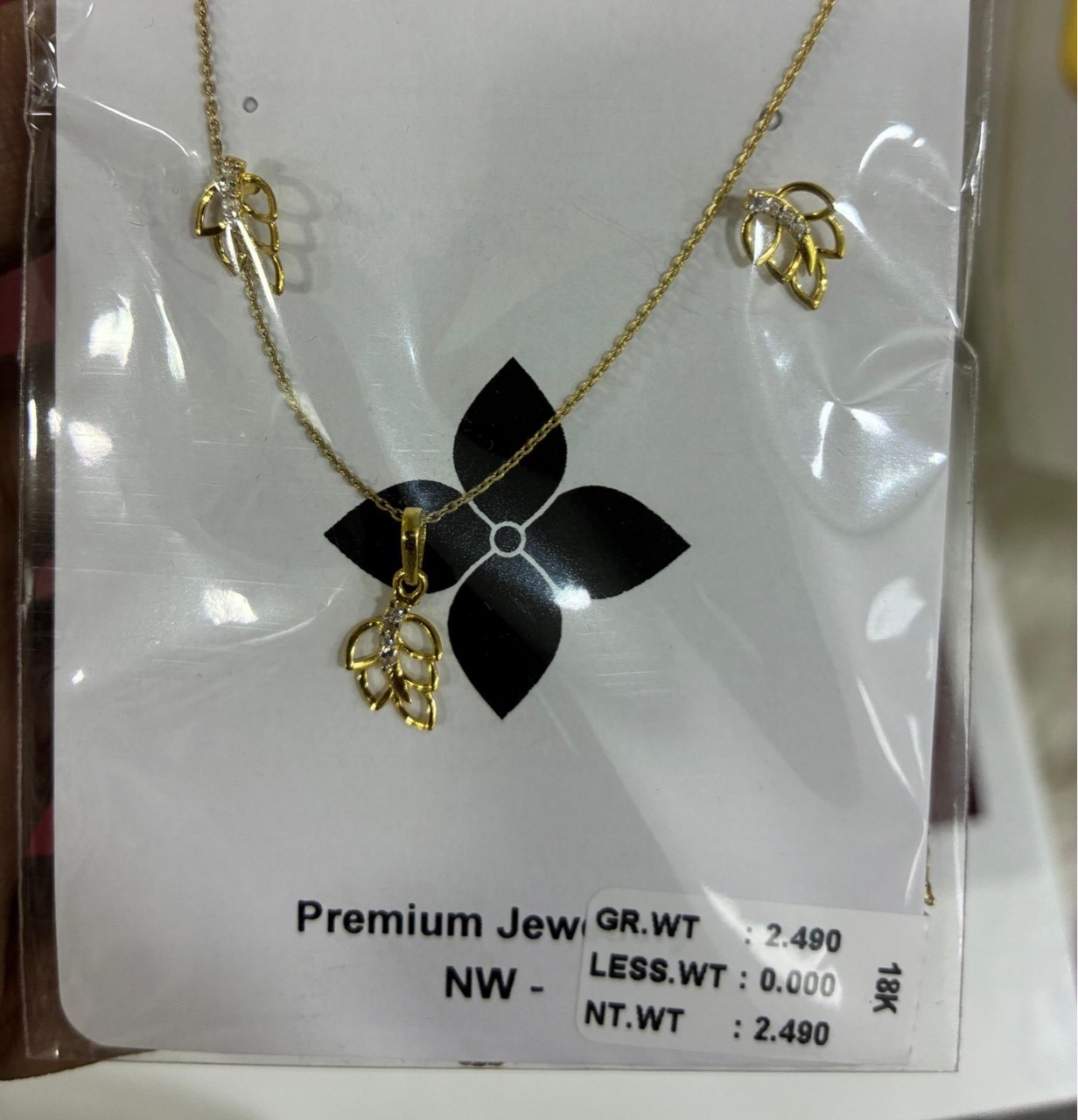 Premium Flower Pendant Necklace view 7