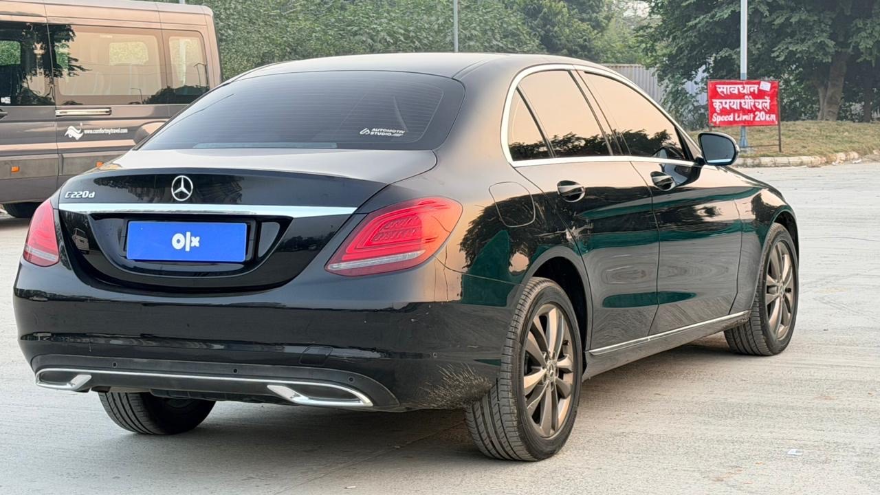 Mercedes-Benz C-Class view 3