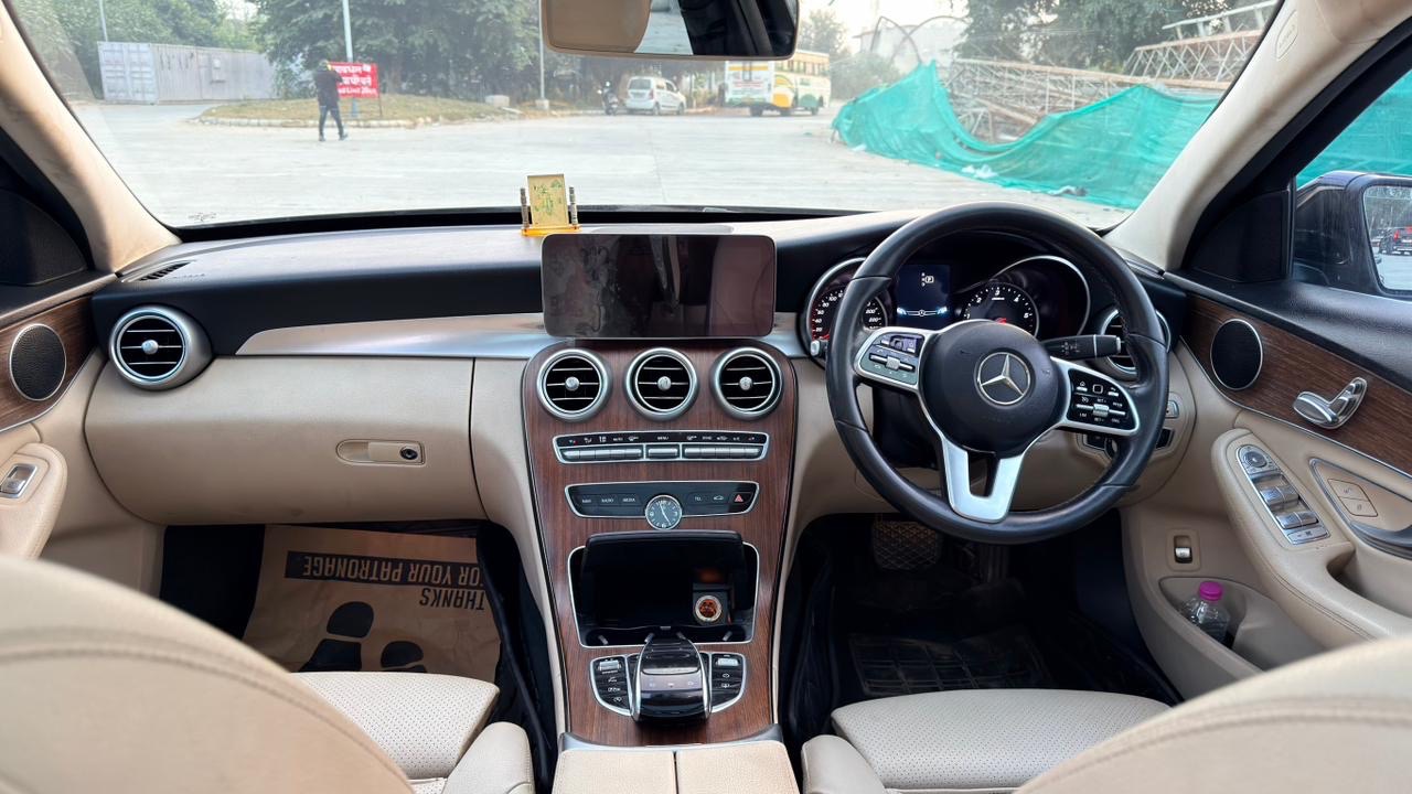 Mercedes-Benz C-Class view 9