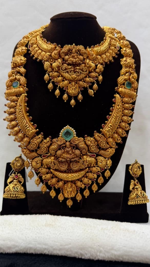 Temple Gold Necklace Set view 3
