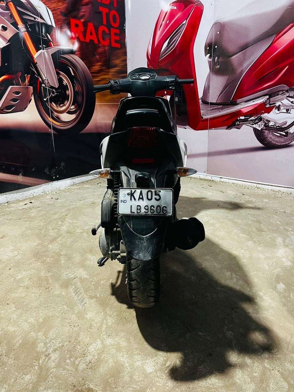 Aprilia Storm/2019 Dec view 9