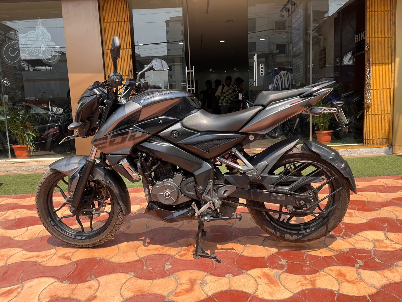 Bajaj Pulsar NS 200/2019 Model view 4
