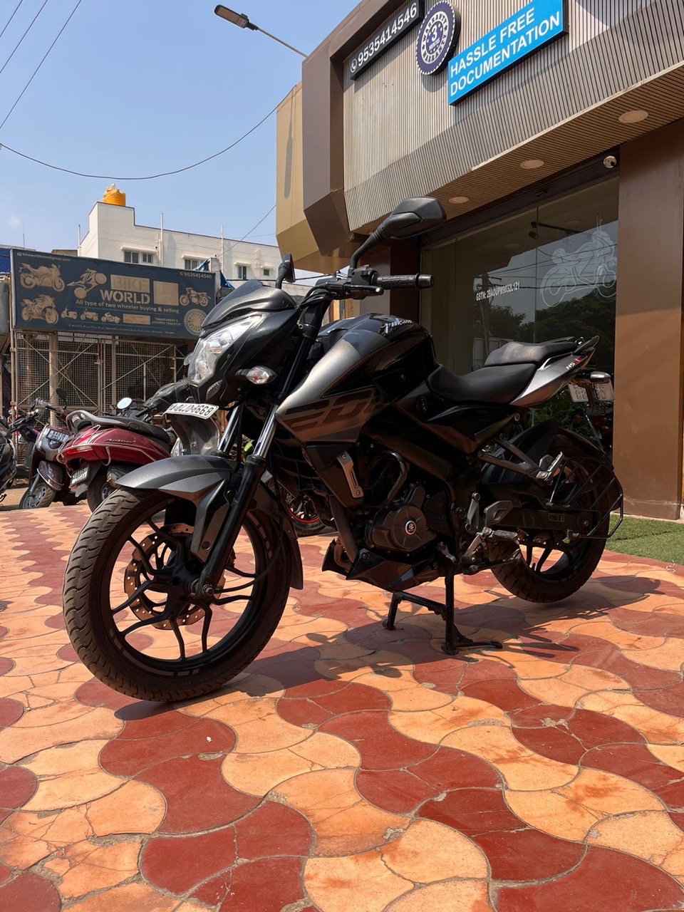 Bajaj Pulsar NS 200/2019 Model view 2