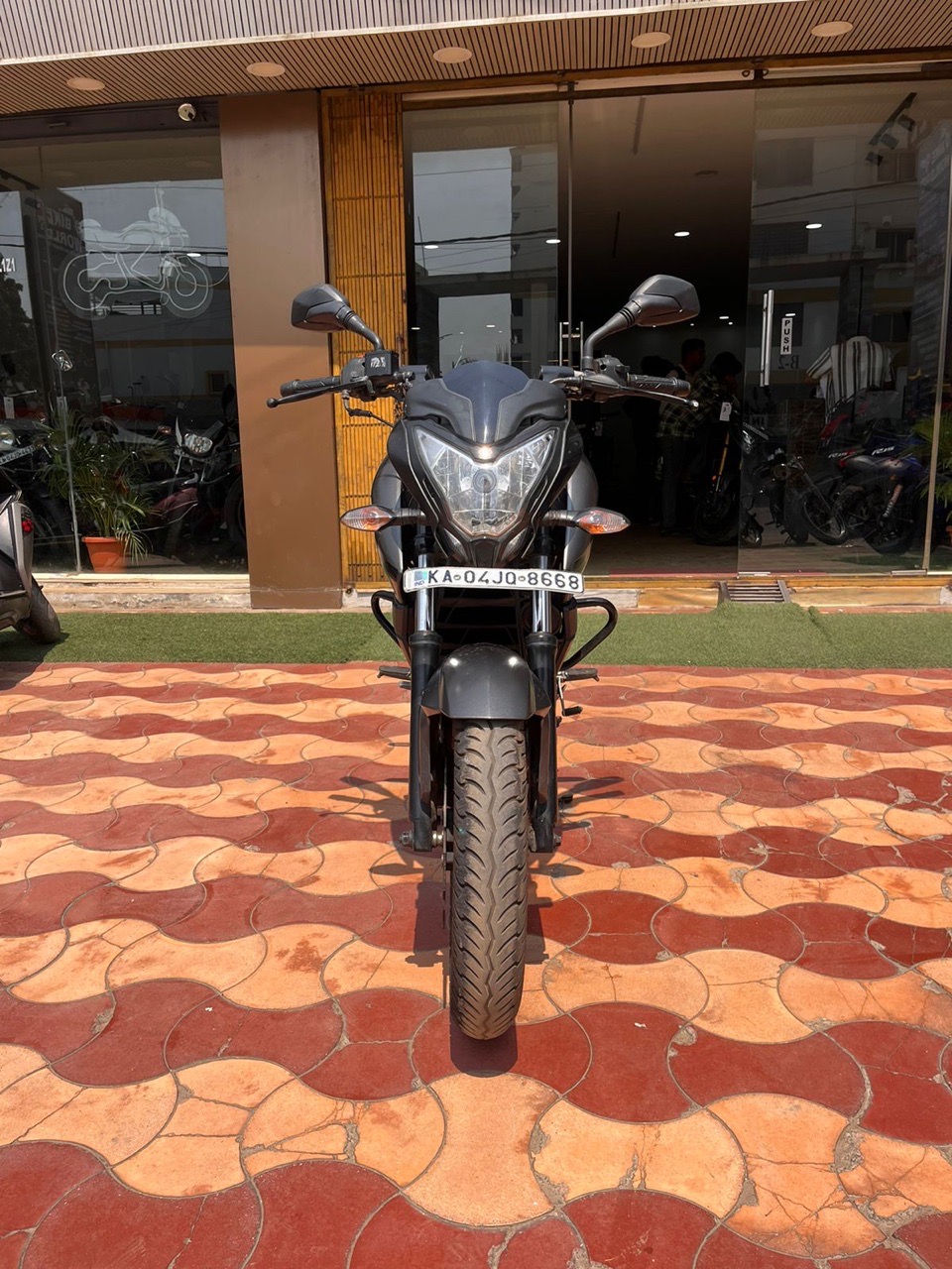 Bajaj Pulsar NS 200/2019 Model view 3