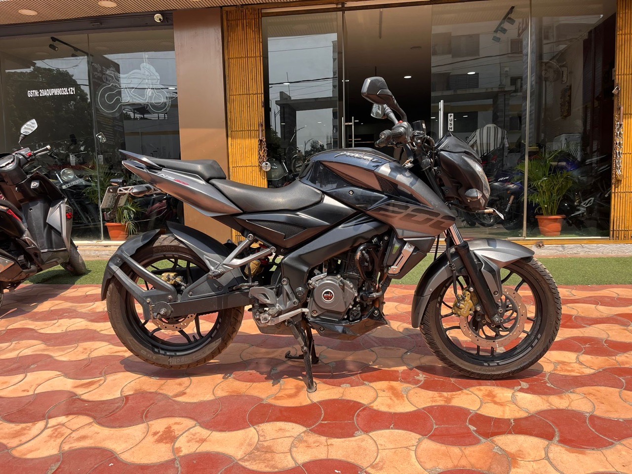 Bajaj Pulsar NS 200/2019 Model view 5