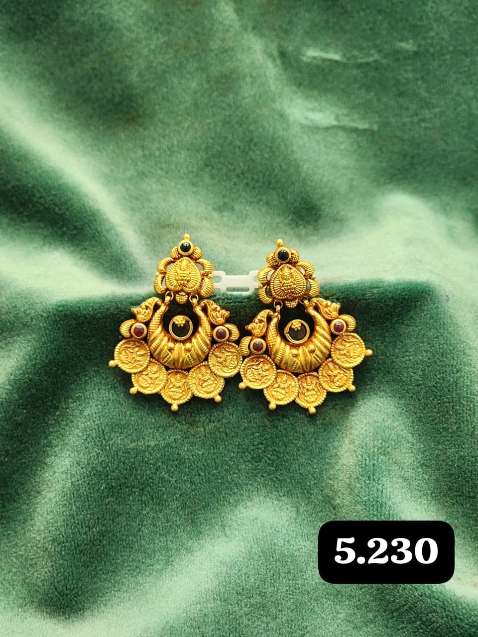 Gold Traditional Earrings view 7