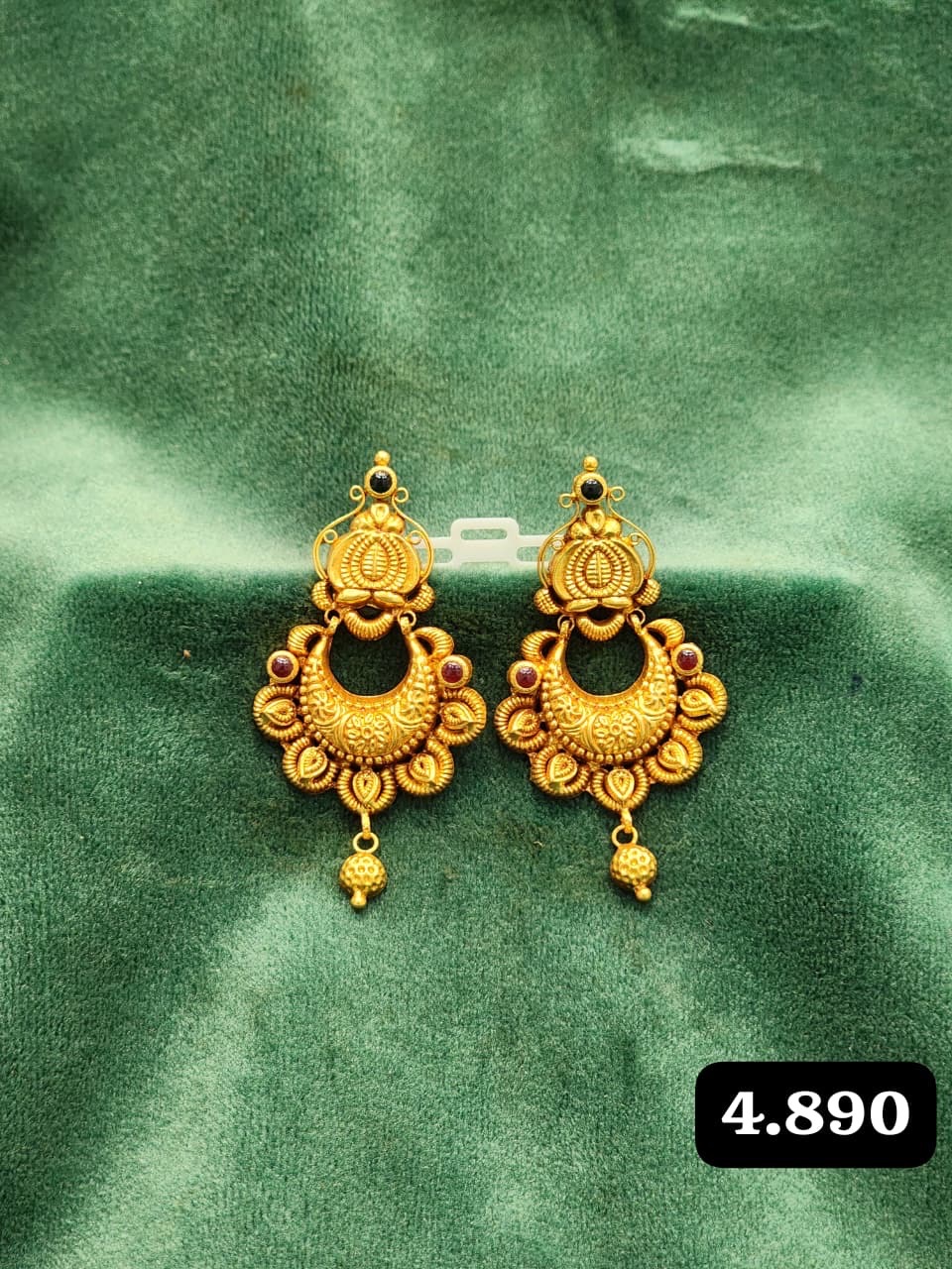 Gold Traditional Earrings view 3