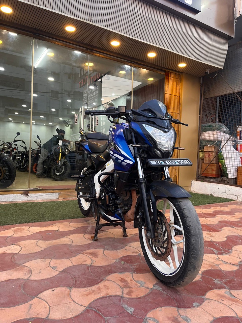 Bajaj Pulsar NS200/2020 Model view 2