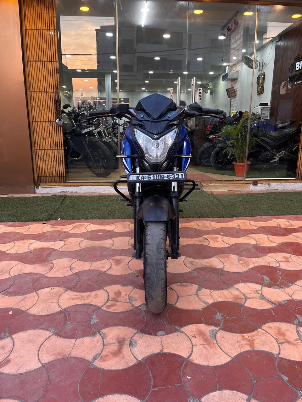 Bajaj Pulsar NS200/2020 Model view 4