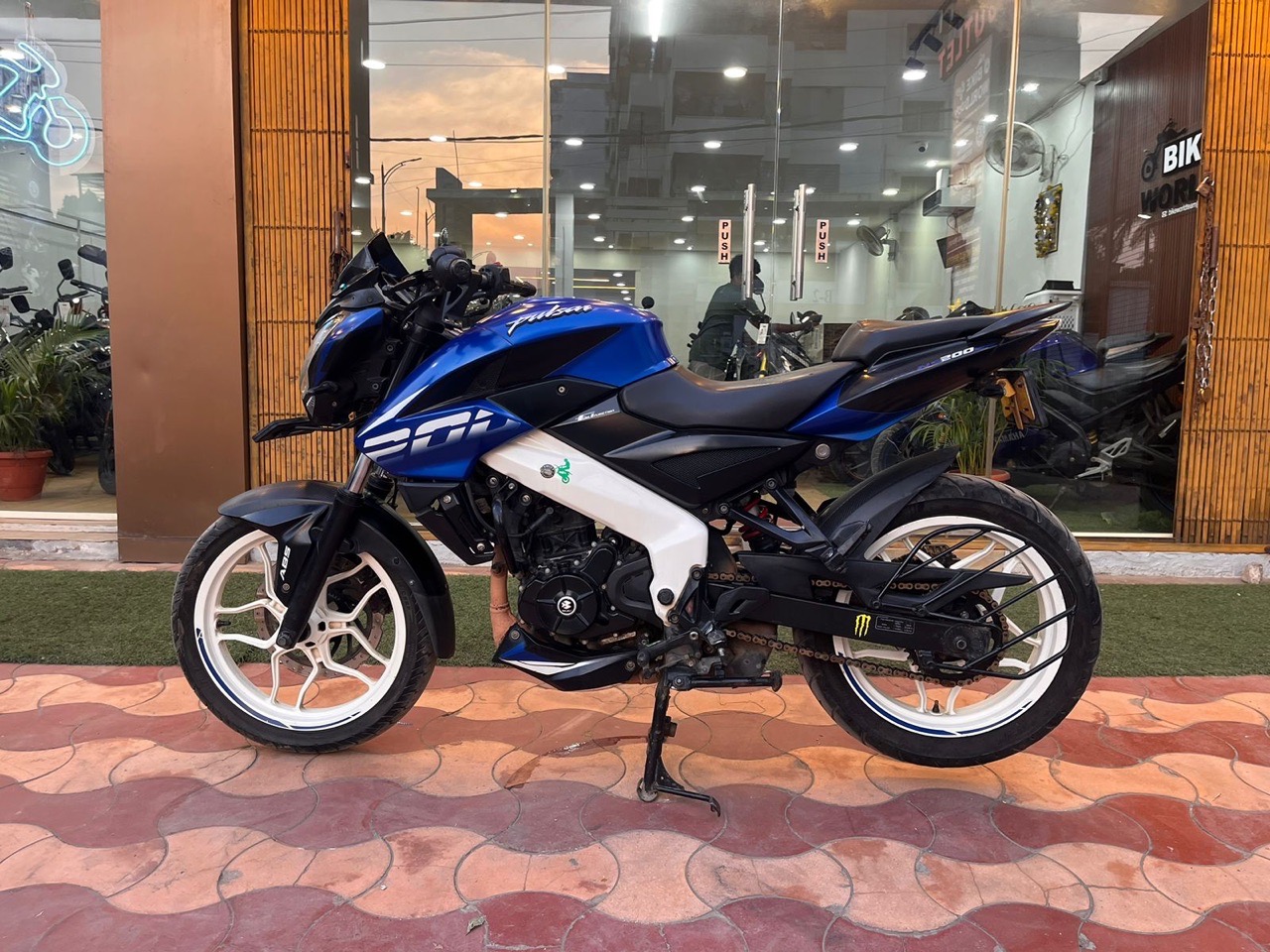 Bajaj Pulsar NS200/2020 Model view 5