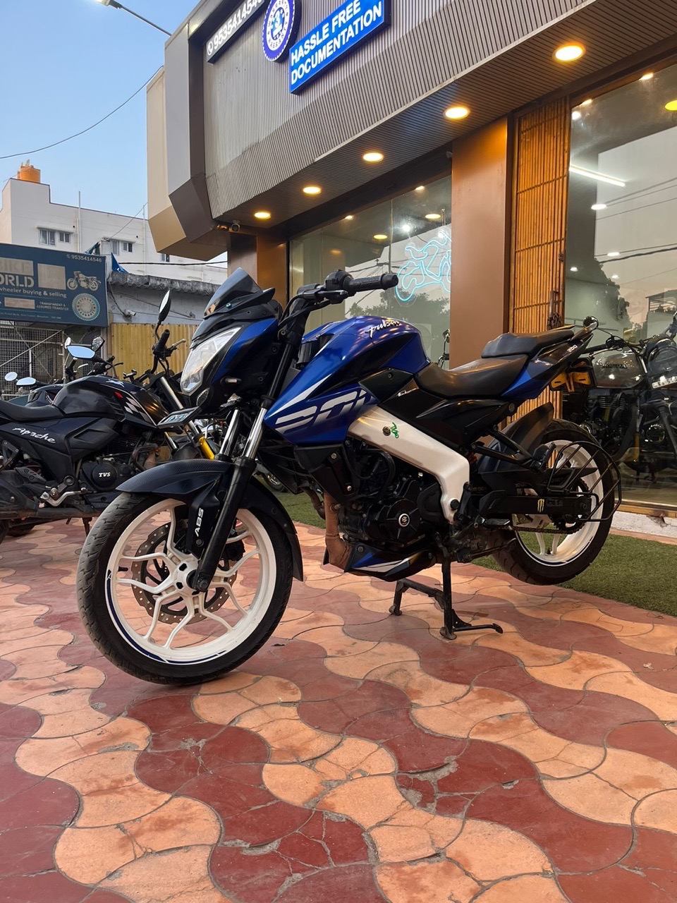 Bajaj Pulsar NS200/2020 Model view 3