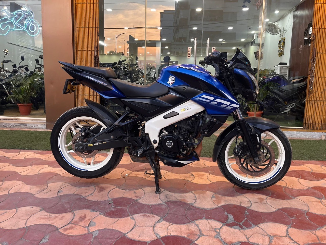 Bajaj Pulsar NS200/2020 Model view 6