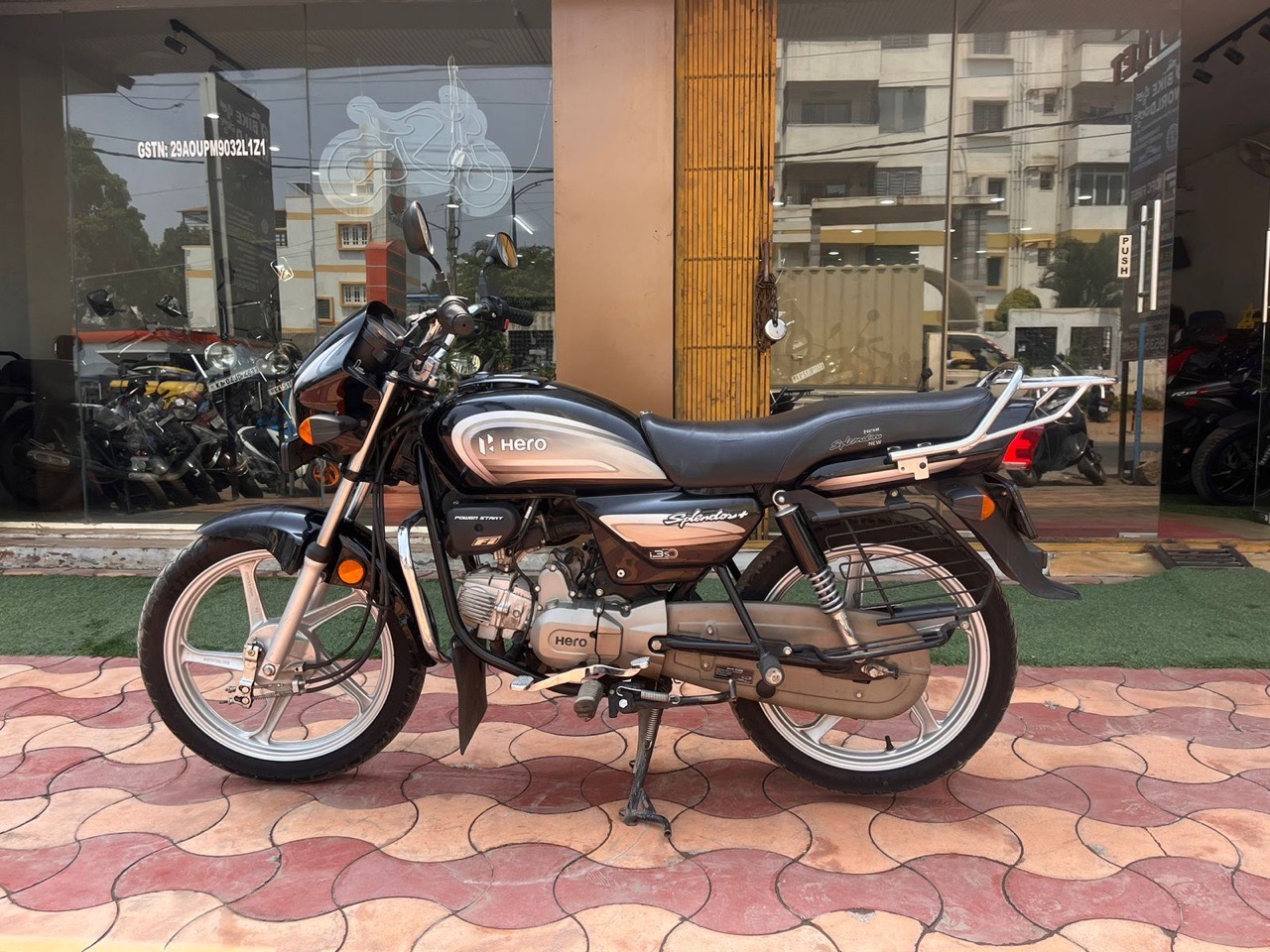 Hero Splendor Plus /2022 Model view 5