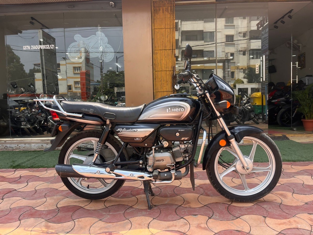 Hero Splendor Plus /2022 Model view 6