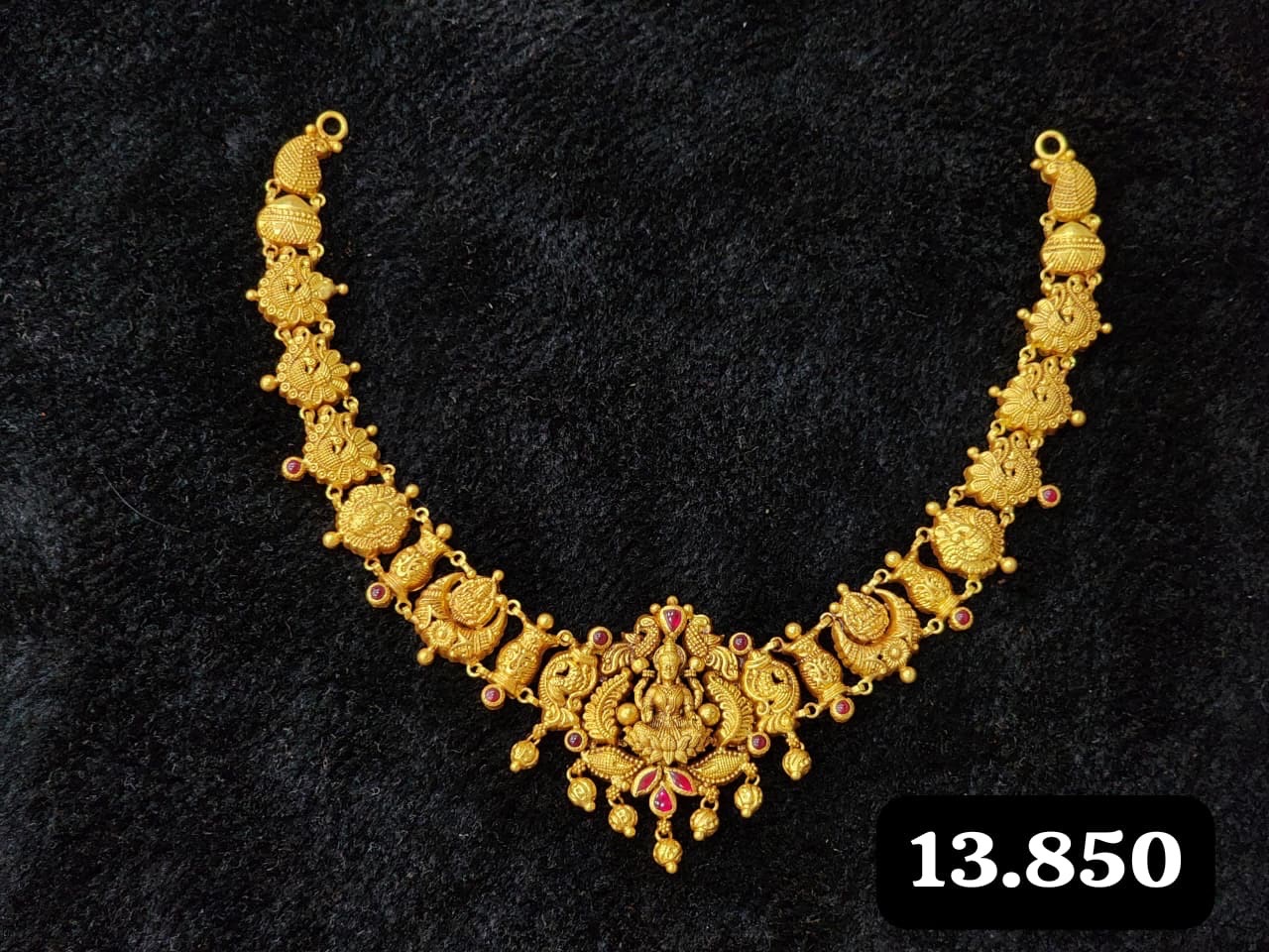 Traditiona Gold Necklace view 6