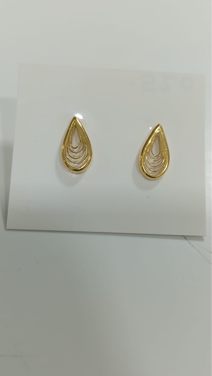 Leaf Design Earrings view 3