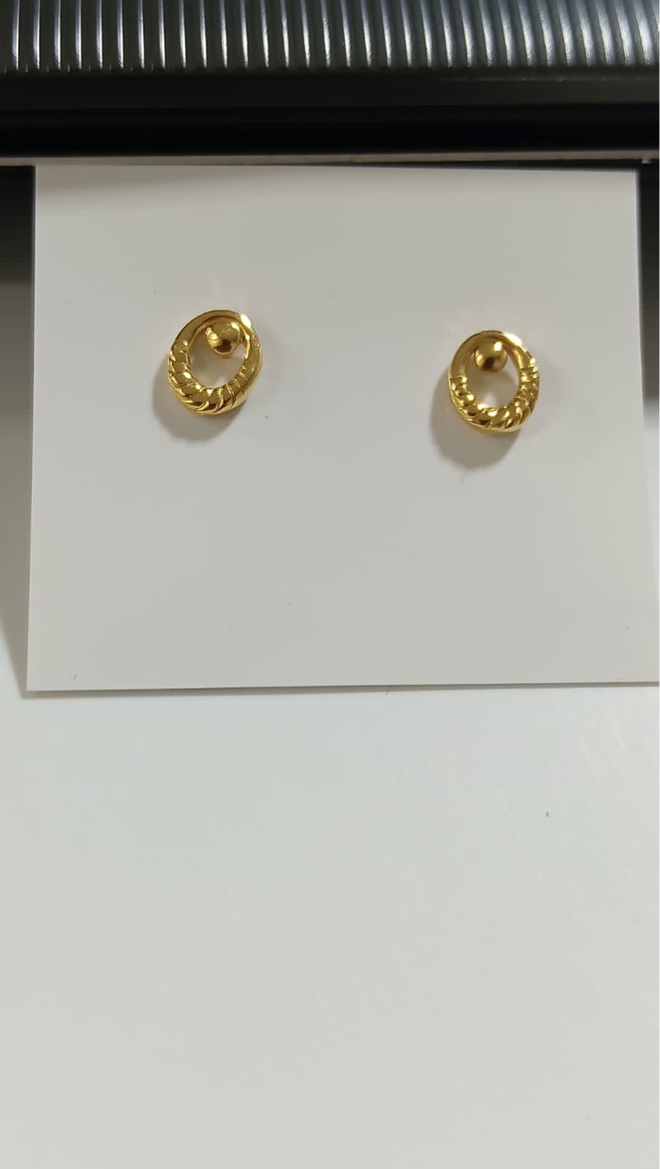 Leaf Design Earrings view 9
