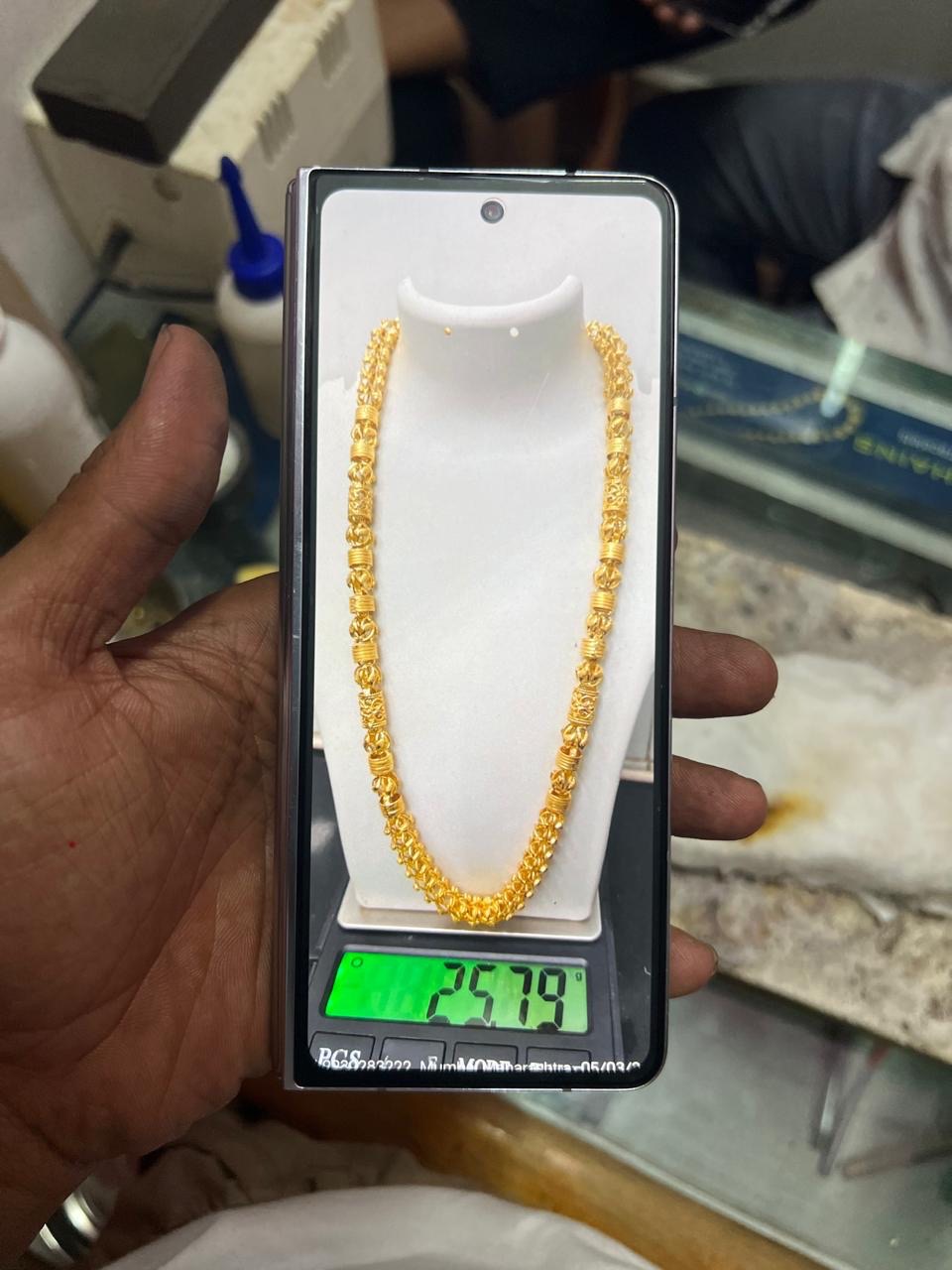 Hallow Gold Chain view 8