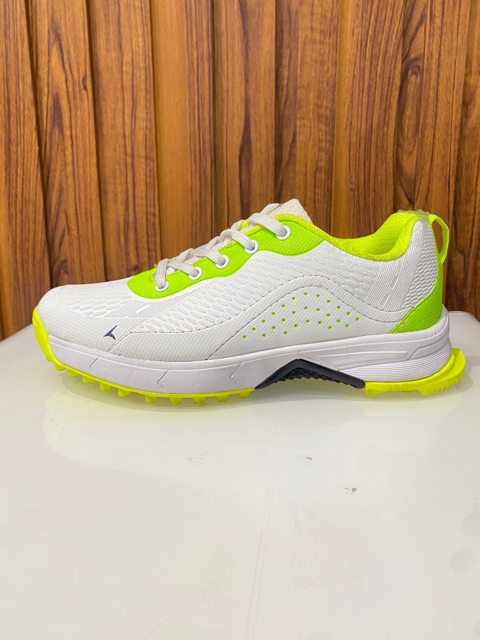 Trekker Cricket Shoes view 2