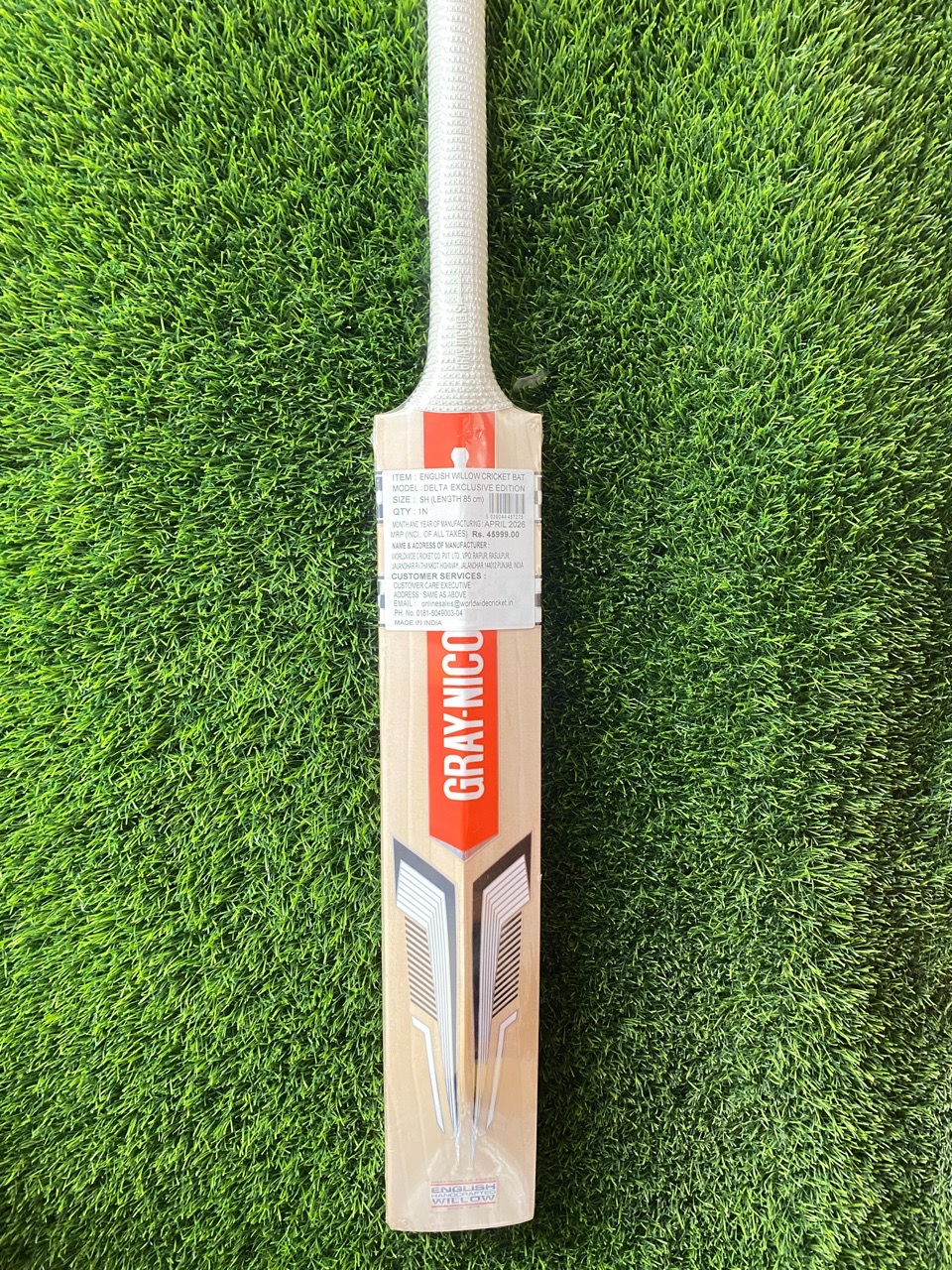 Gray-Nicolls Delta Exclusive Edition Cricket Bat view 3