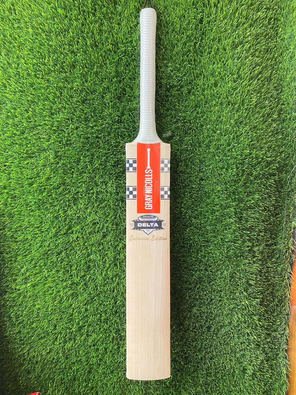 Gray-Nicolls Delta Exclusive Edition Cricket Bat view 2