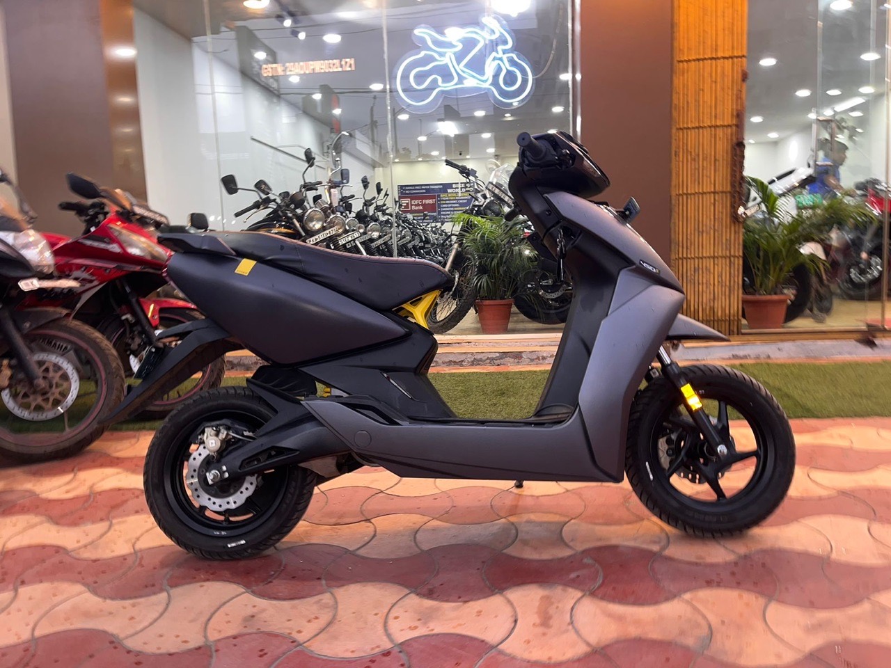 Ather 450X view 4