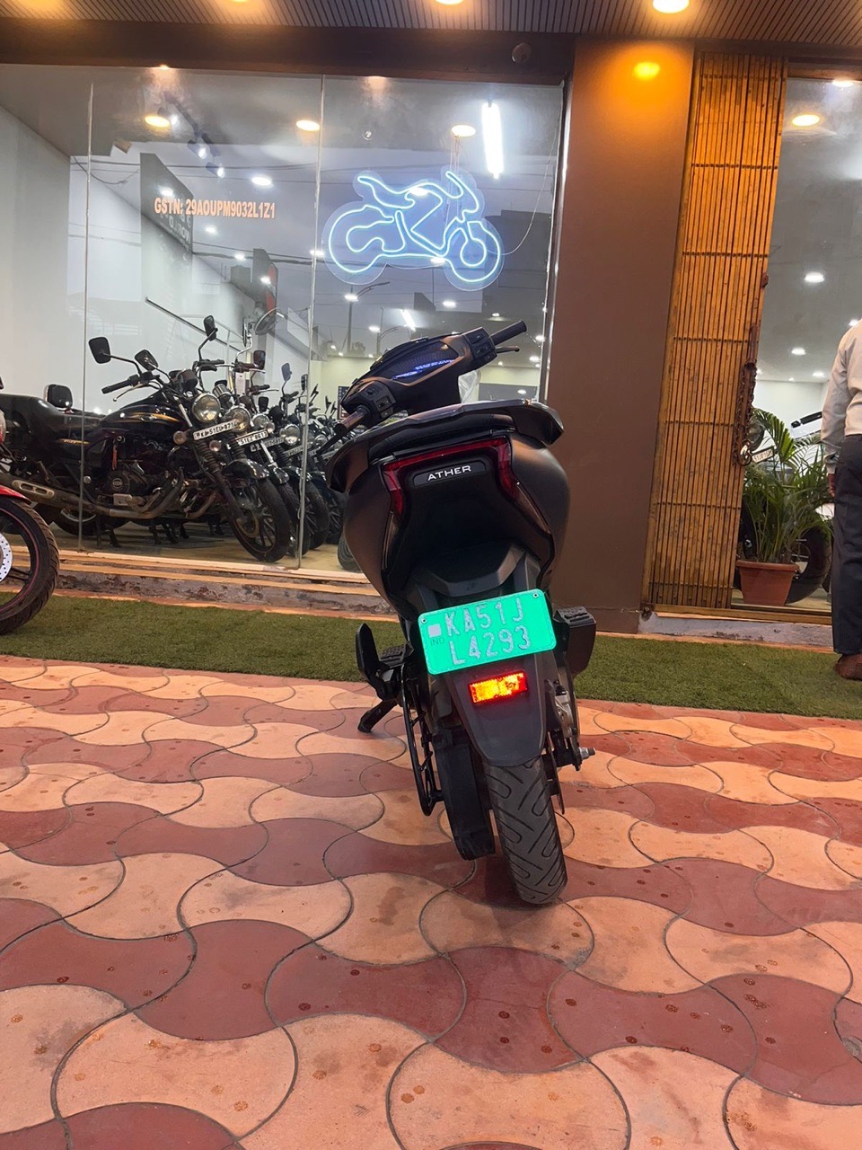Ather 450X view 3