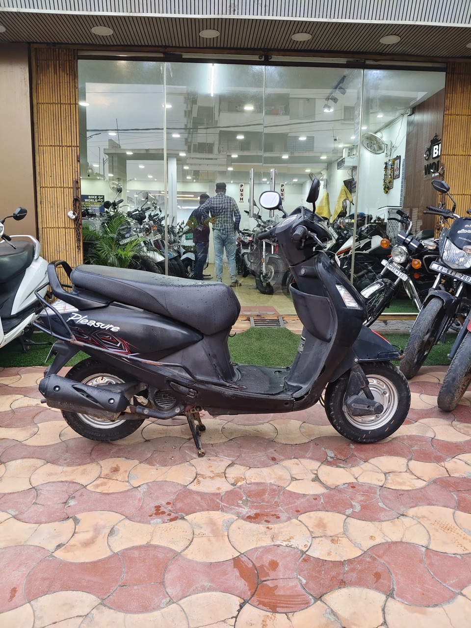 Hero Pleasure/2012 Model view 5