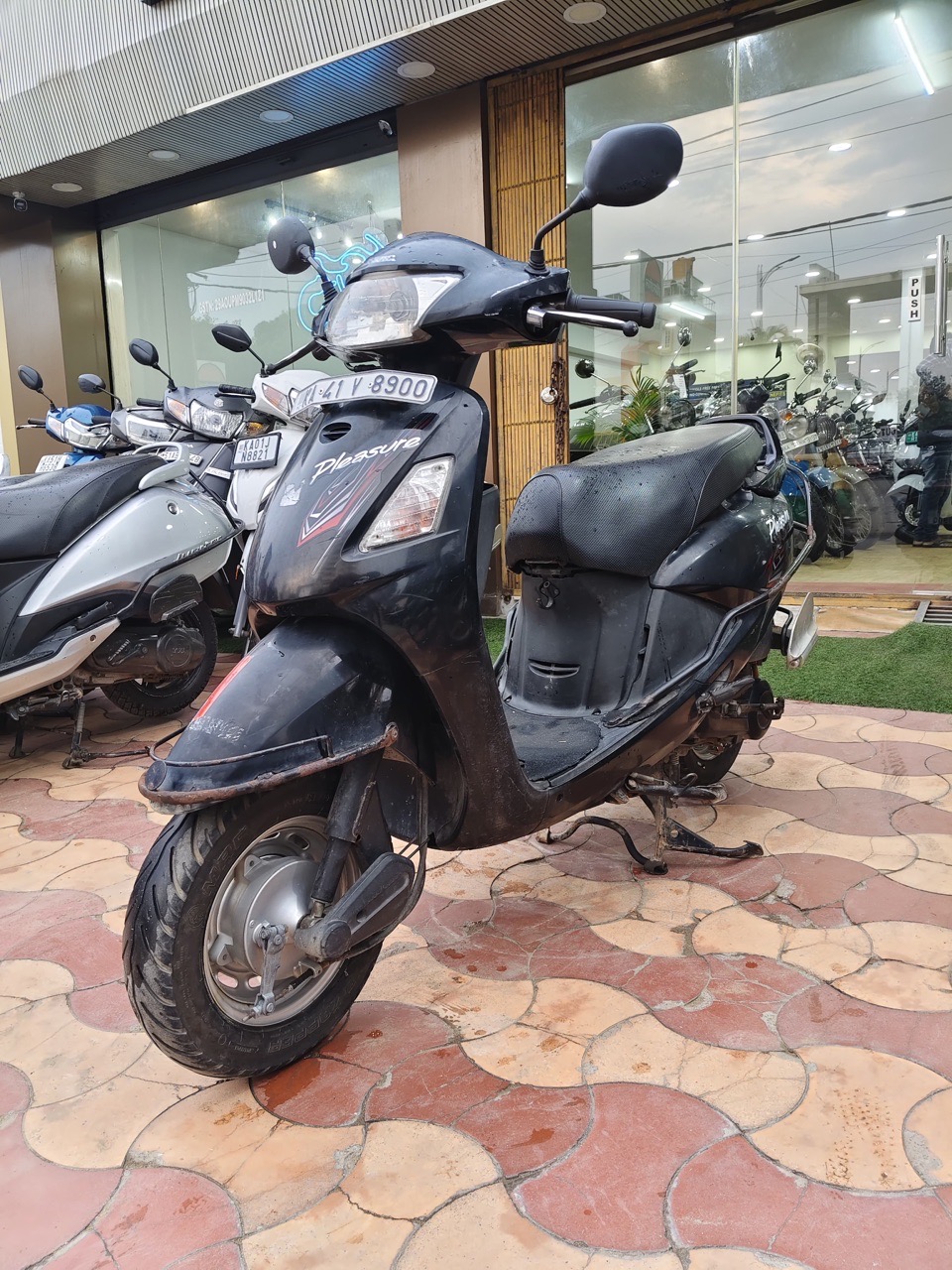 Hero Pleasure/2012 Model view 2