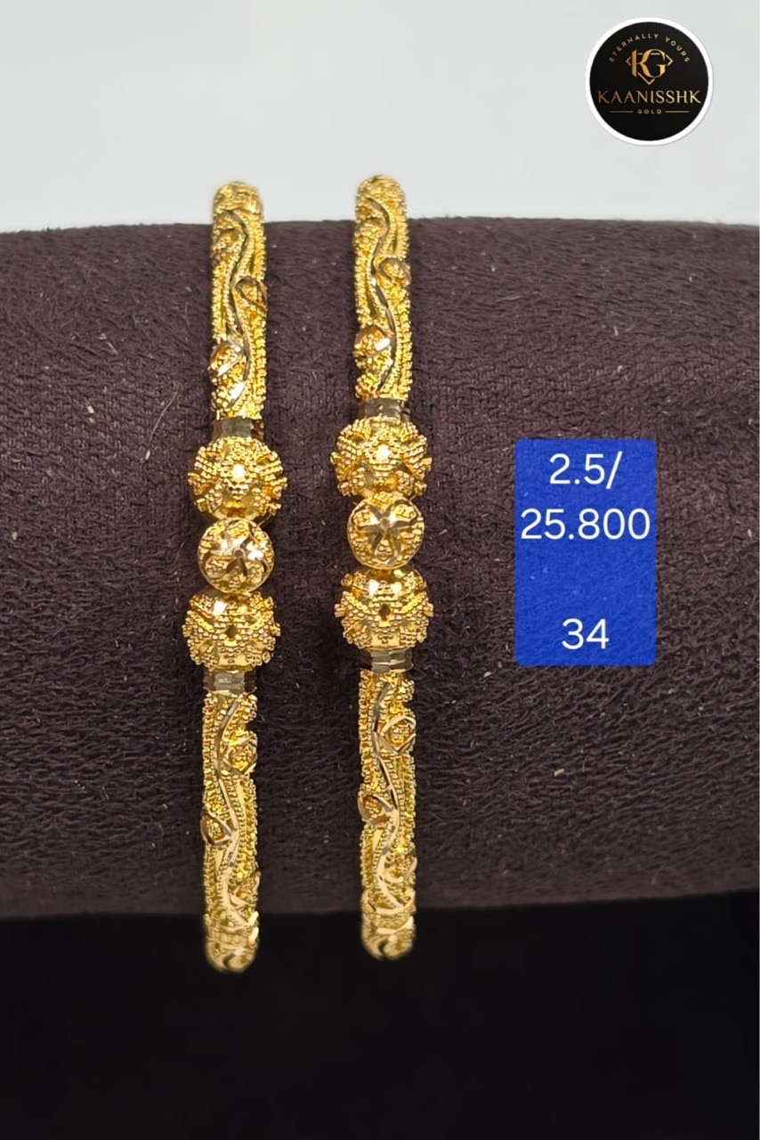 Kaanisshk Gold Bangle view 8
