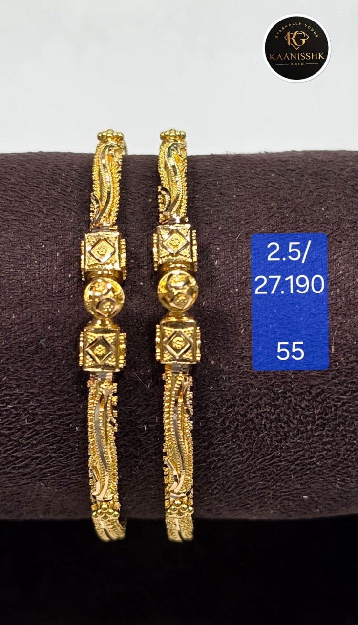 Kaanisshk Gold Bangle view 4
