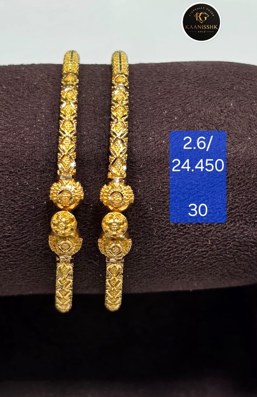 Kaanisshk Gold Bangle view 9