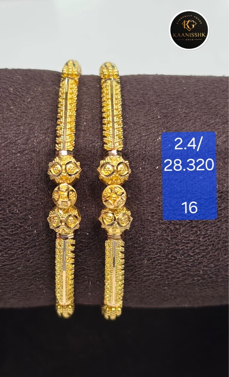 Kaanisshk Gold Bangle view 7