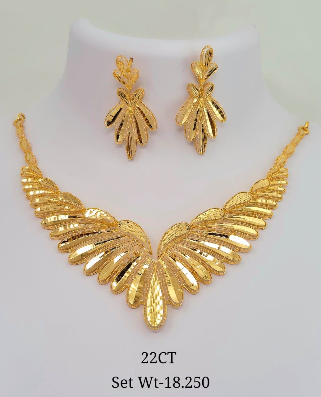 Gold Necklace Set view 5