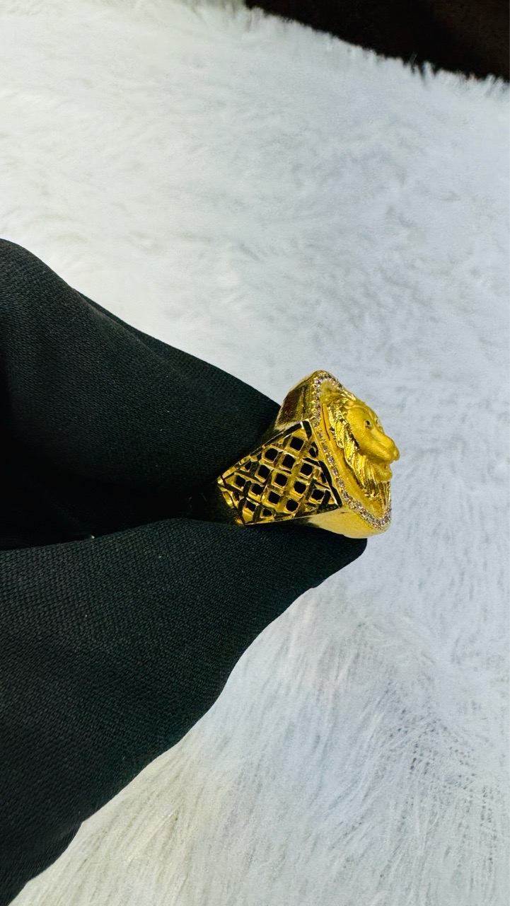 Lion Motif Gold Ring view 3