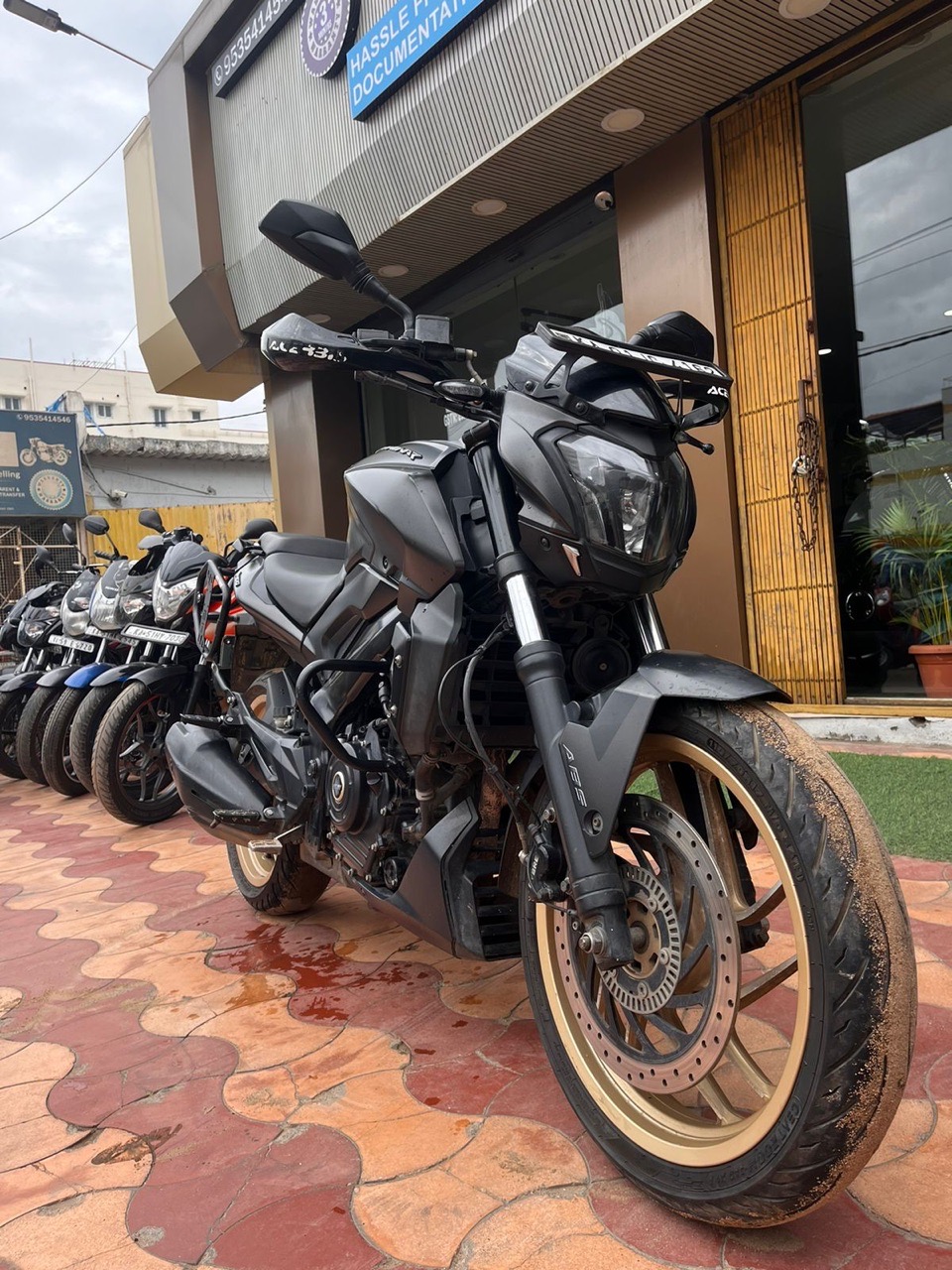 Bajaj Dominar 400 view 2