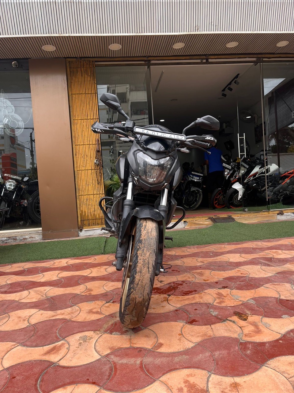 Bajaj Dominar 400 view 4