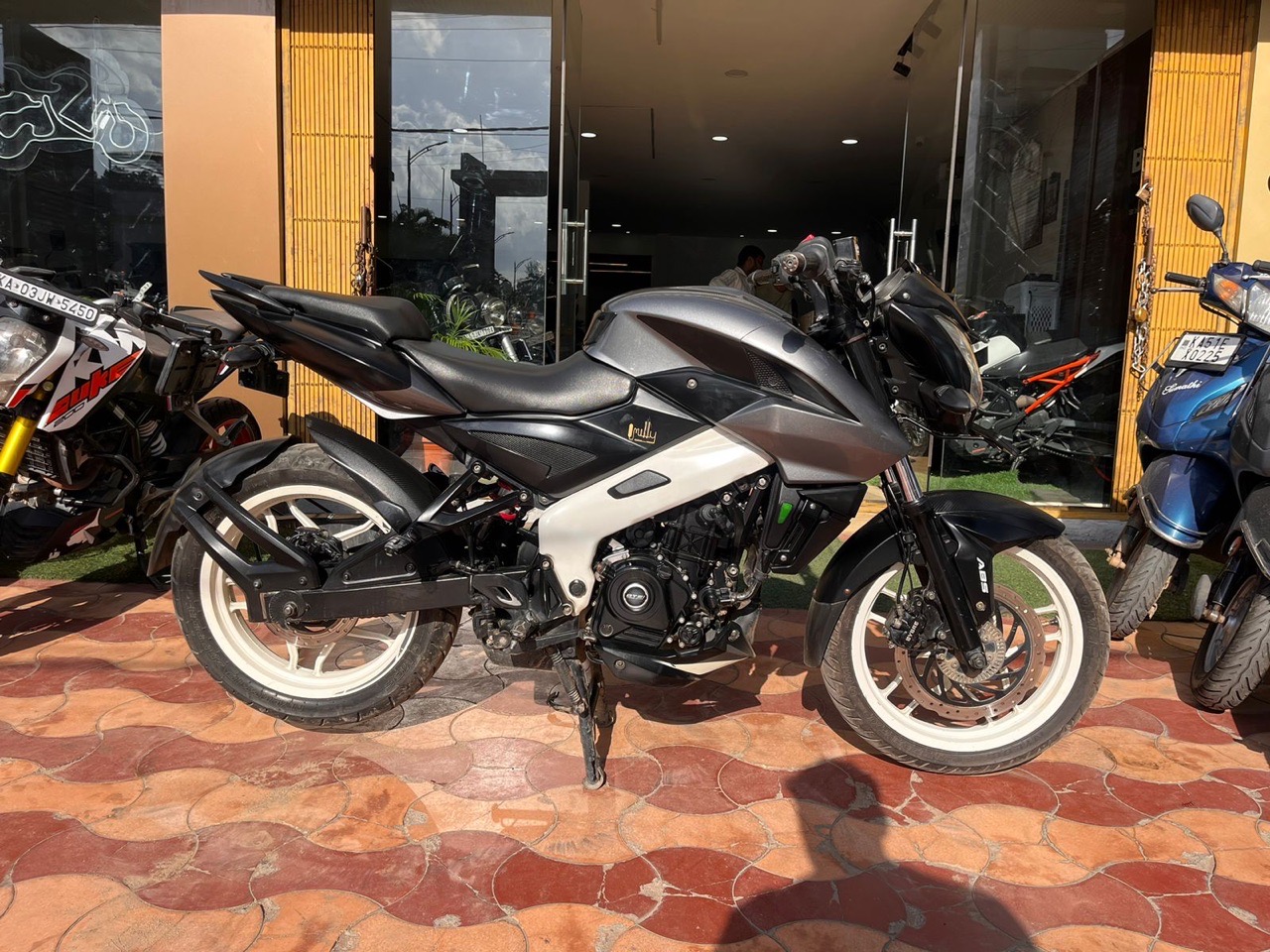 Bajaj Pulsar Ns200 / 2020 Dec Model view 6