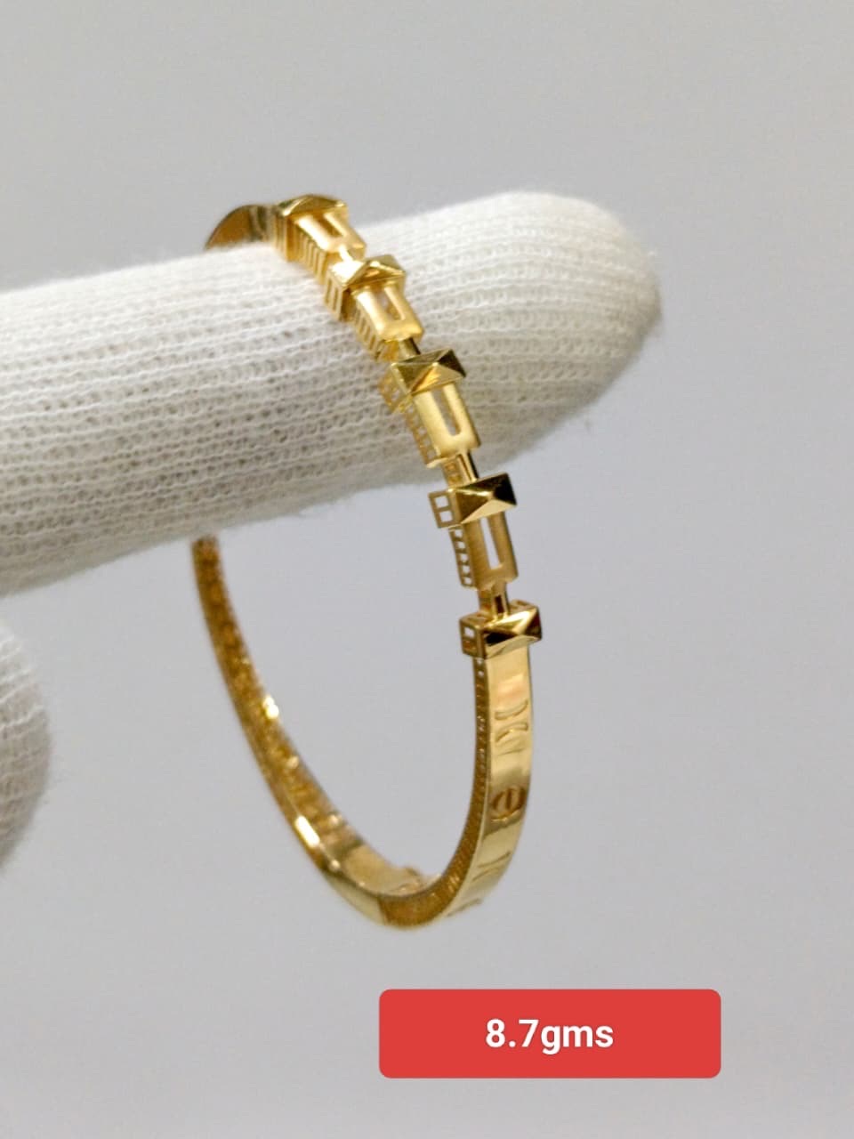 Elegant Gold Bracelets view 8