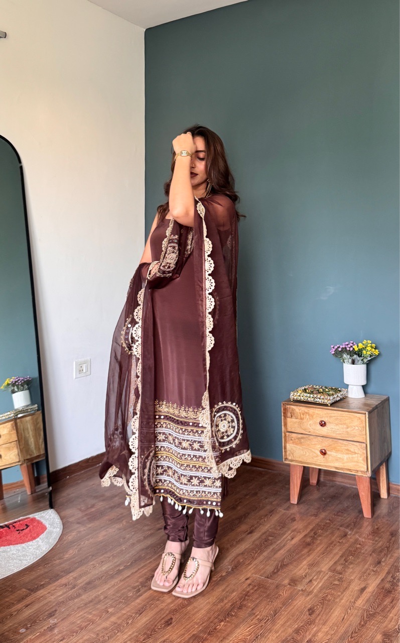‘Ada’ Light suit set - Brown view 4