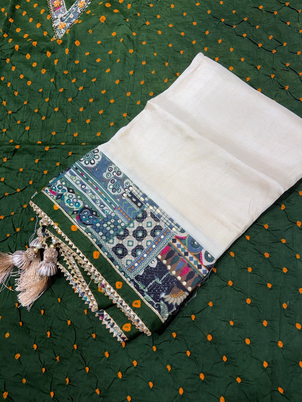 Bandhej Green Unstitch Suit view 4