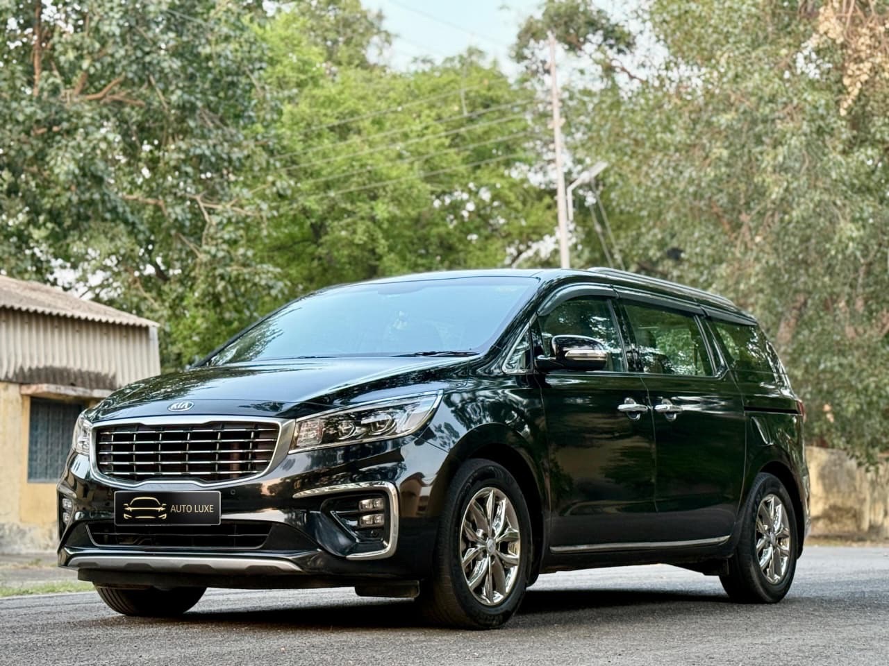 Kia Carnival view 3
