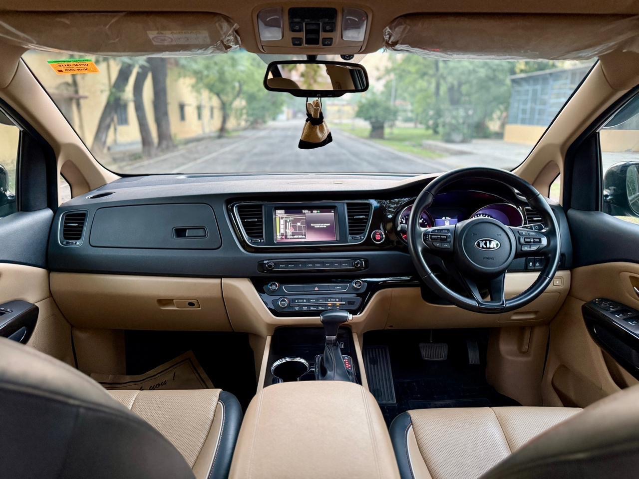 Kia Carnival view 4