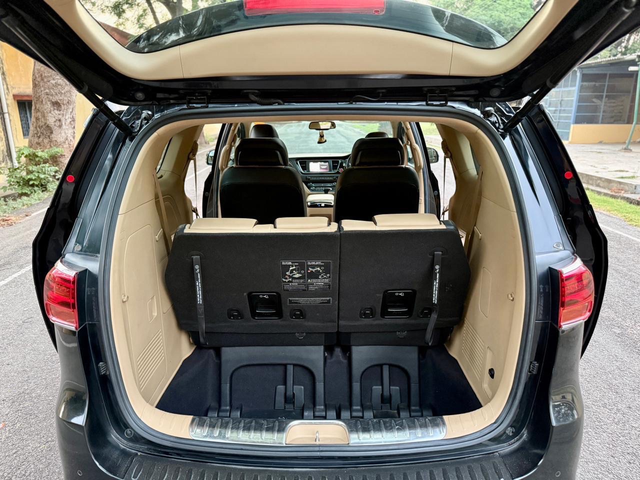 Kia Carnival view 8