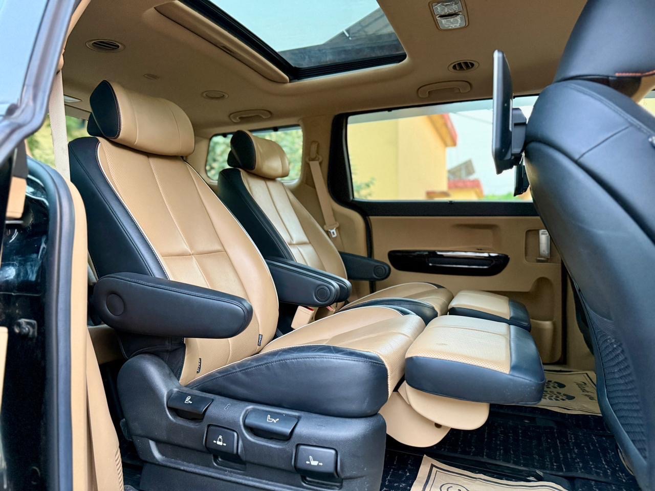 Kia Carnival view 6